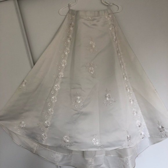 Dress - Picture 8 of 8